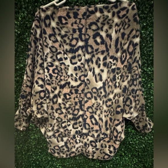 EASEL BOUTIQUE QUEEN OF THE JUNGLE OFF SHOULDER TOP - Picture 6 of 10